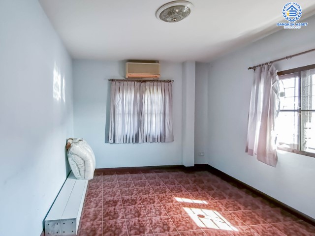 *****บ้านเดี่ยวมือสอง ม.ลลิล กรีนวิลล์ บางบอน3 แบรนด์ ลลิล พร็อพเพอร์ตี้ เนื้อที่ 101.1 ตร.ว. ฟังก์ชัน 4 นอน 3 น้ำ 2 ที่จอดรถ  บนทำเลศักยภาพ เชื่อมต่อถนนหลายเส้น ไม่ว่าจะเป็น  ถนนพระราม2, ถนนเพชรเกษม, ถนนเอกชัย และใกล้จุดขึ้นทางด่วน "พระราม2"